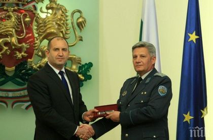 Шефът на Военното разузнаване хвърли оставка!