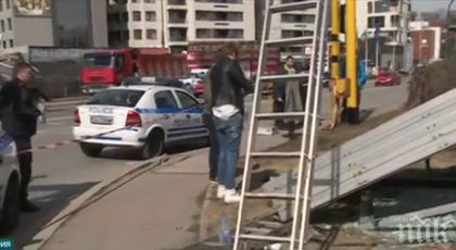 Билборд падна в София, има ранен