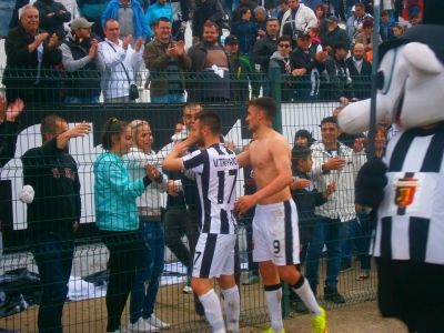 PlovdivDerbyTV: Фенове и футболисти на Локо отпразнуваха заедно победата