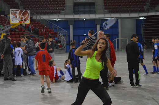 Коледен турнир зарадва 500 деца в риск (СНИМКИ)