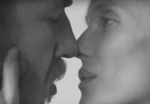 Пуйол и жена му голи за фотосесия (ВИДЕО)