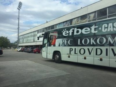 СНИМКА: Футболистите на Локо Пд тръгват за...