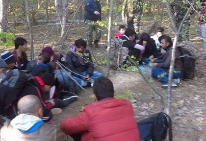 Заловиха мигранти край Пазарджик, в групата има 4 деца