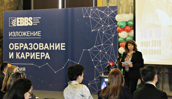 Вицепрезидентът Илияна Йотова: Образованието и работодателите трябва да гарантират на младите успешна кариера в България
