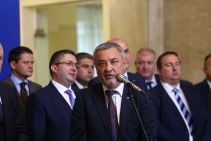 Вдигнаха мерника на Симеонов!
