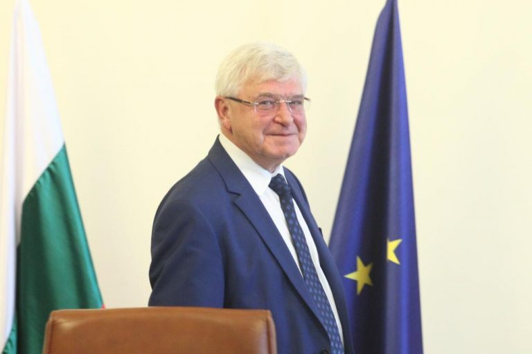 Кирил Ананиев подписа анекса към Националния рамков договор! Догодина 500 млн. лв. повече за здравеопазване