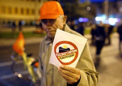 Решаващ референдум за две страни в неделя