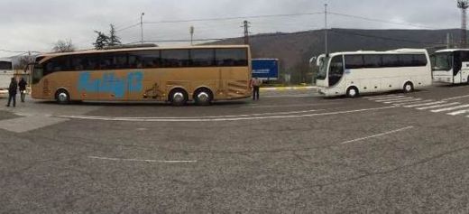 Тапа от автобуси на Калотина, висят по 5 часа!