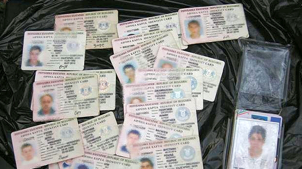 Двама мъже, изготвяли фалшиви лични карти, дипломи и шофьорски книжки в Пловдив, отиват на съд