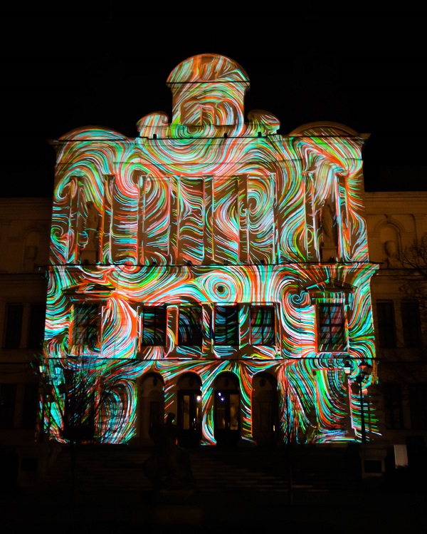 МОСВ: Светлинен 3D спектакъл показва красотата на природата на фасадата на галерия „Квадрат 500“