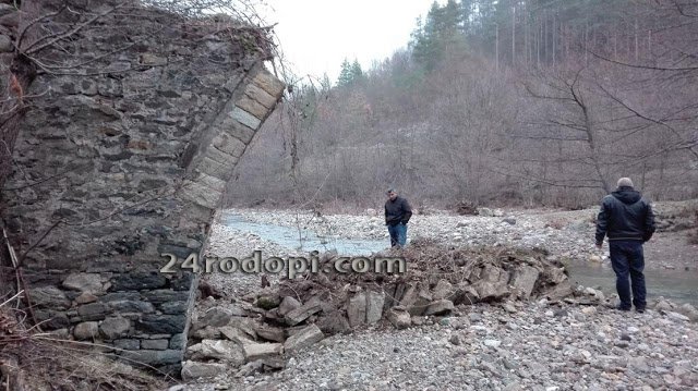 Търсиха алтъните на чорбаджи и разбиха цял римски мост