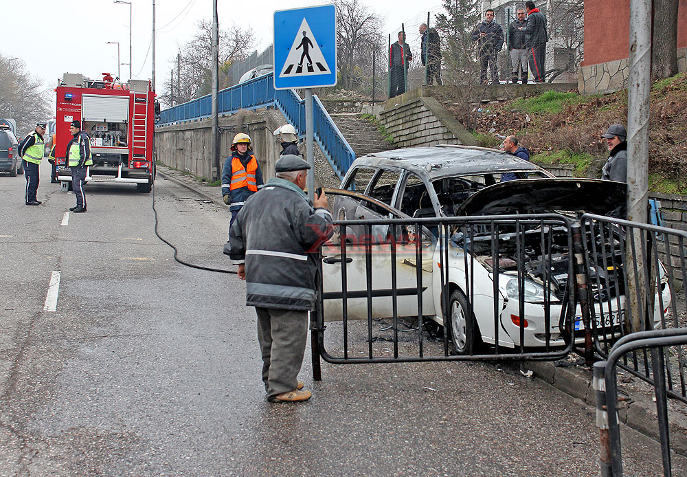 Форд пламна в движение на Кърджалийска в Хасково