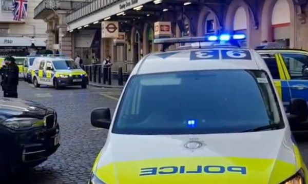 Мъж плаши с бомба в метрото в Лондон, заловиха го