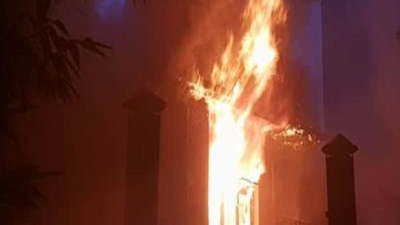 Арестуваха 19 годишен за палежа в Борино, при който изгоря офис на ДПС