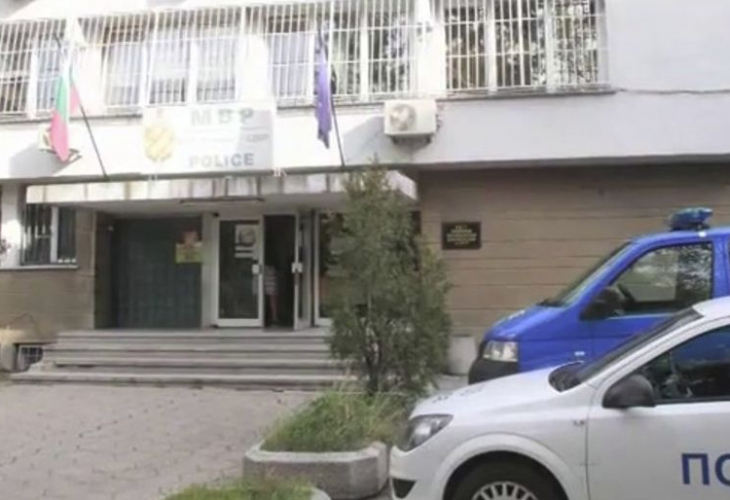Зам.-шефът на затвора в Пазарджик тероризира полицаи заради разюздения си син
