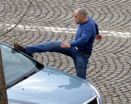 Агресия на пътя: Слизаш, риташ, трошиш, заминаваш си (СНИМКИ)