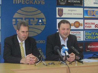 Стопанската академия в Свищов ощетена с над 1 млн. лв. годишно чрез схема с учебници