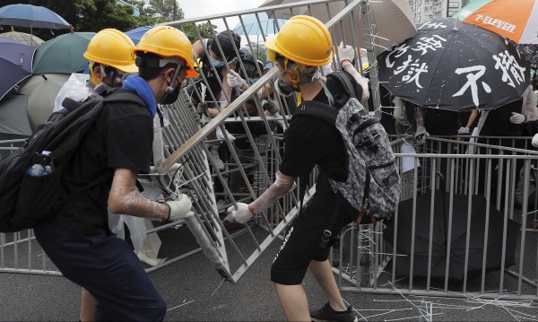 Сблъсъци с полицията: Протестите в Хонконг не стихват