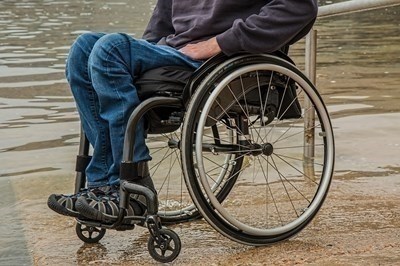 Още приемат заявления за включване в програмата за асистенти на хора с увреждания