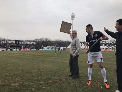 СНИМКИ: Камбуров получи като подарък задната си ножица срещу Ботев