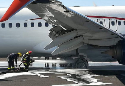 "Боинг 737" кацна с горящи гуми