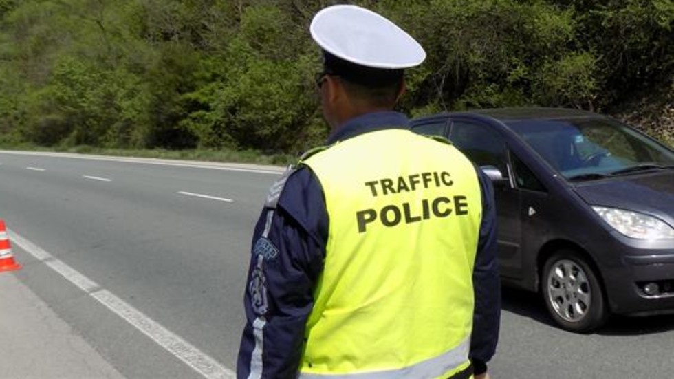 Продължават засилените проверки на КАТ по пътищата на страната