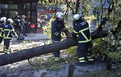 7 станаха жертвите на бурята, връхлетяла Централна Европа (Снимки)