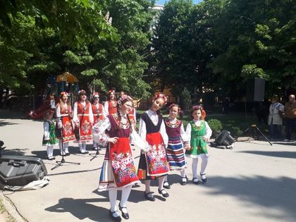 Стара Загора: Ученици от старозагорски училища се събраха в парк „Тракия“, за да отбележат Дена на Европа