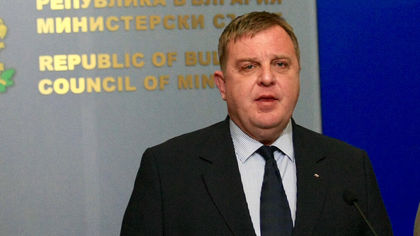 Каракачанов: От 1 януари се възстановява Висшето военновъздушно училище