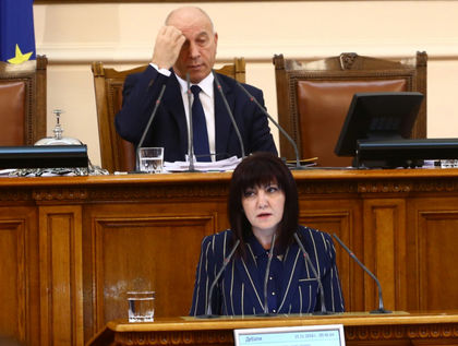 Цвета Караянчева атакува остро президента Радев