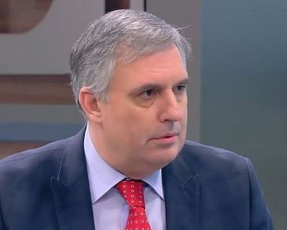 Калфин: Половината безработни са неграмотни или с основно образование