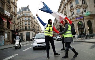 Над 60 задържани в Париж при поредния протест на
