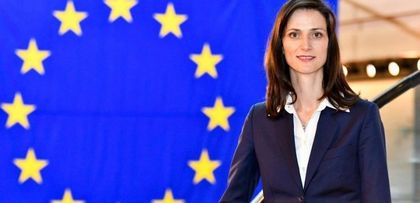 Мария Габриел: Отчитаме неоспорим напредък на платформите за борба с дезинформацията