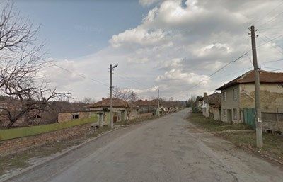 Неизвестен грабител преби 63-годишна жена в дома й, тръгна си без пари