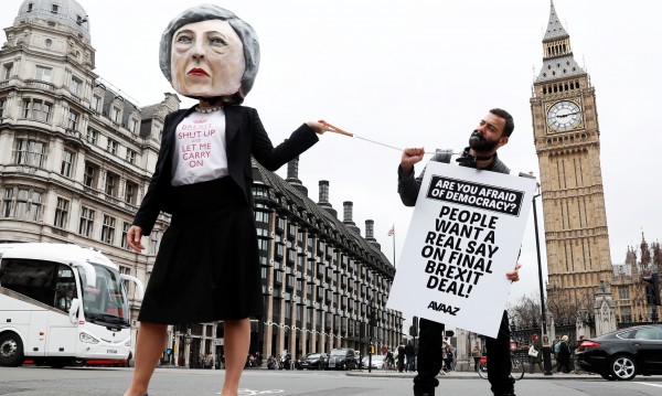 Година по-късно: Brexit-ът изглежда по-неясен от всякога