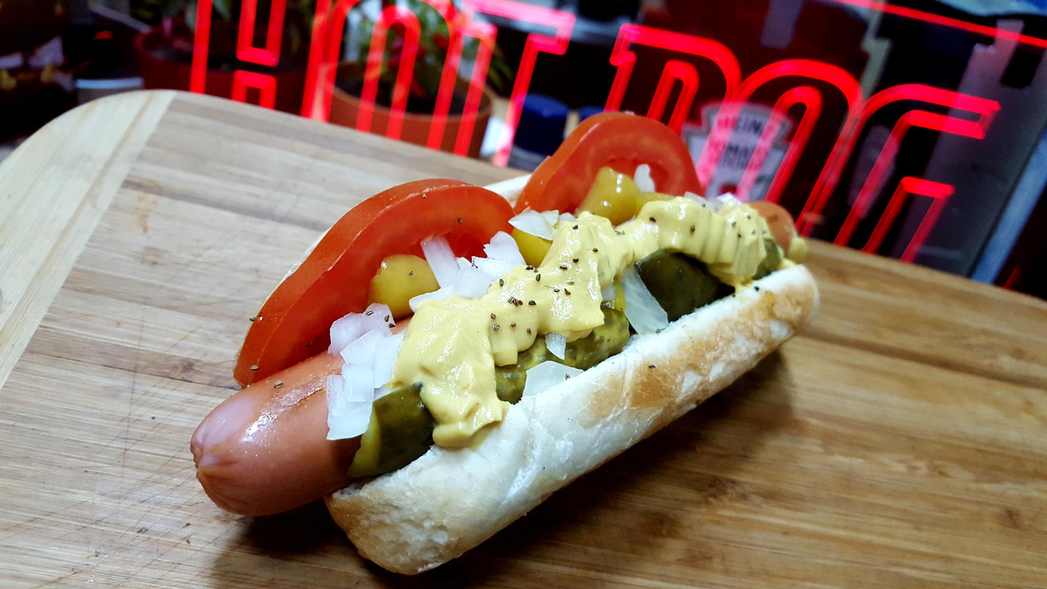 Вкусът на Америка е в WOW Hot Dog в Капана (СНИМКИ)