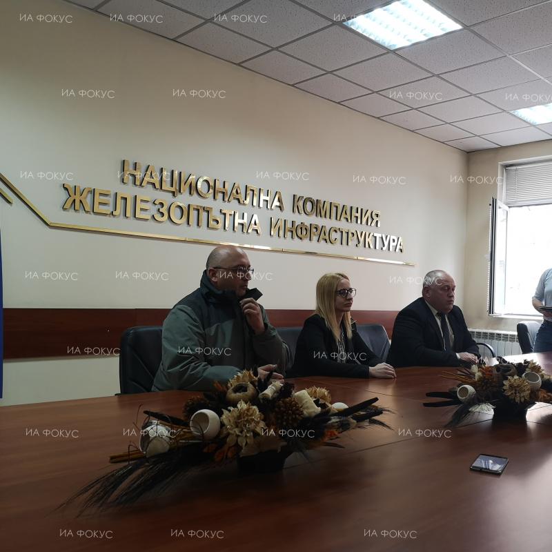 Договор за контрол, управление и строителен надзор на железопътен участък Костенец – Септември беше подписан в НКЖИ