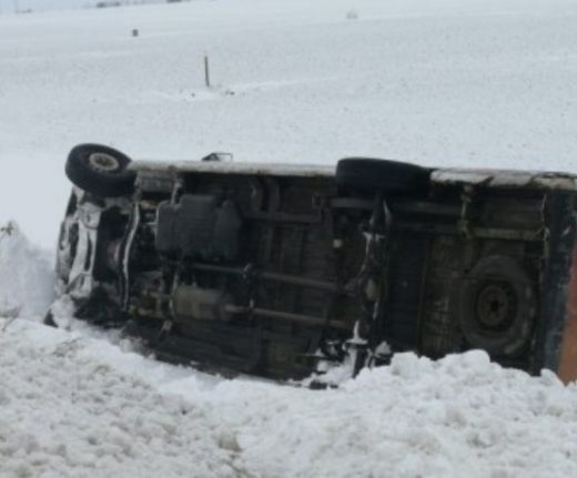 Опасно: ТИР се завъртя в канавката край Стара Загора
