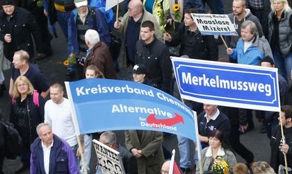 "Алтернатива за Германия" се отърва, службите ги пожалиха