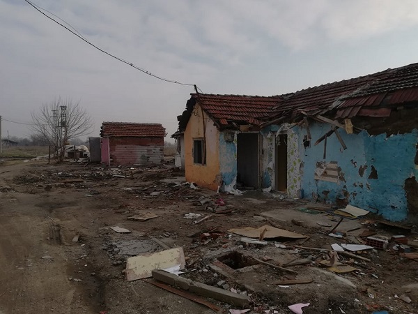 Пловдив: 17 от заповедите за събаряне на незаконни постройки в циганската махала в село Войводиново са оспорени в съда, 15 от тях ще се гледат през март