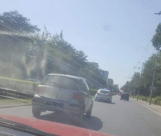Кола без номера зад патрулка по пловдивски булевард! Фейсбук се взриви: Ескорт или хладнокръвие? (СНИМКИ)