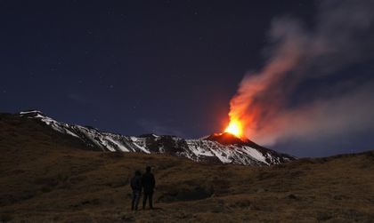 Вулканът Етна в Сицилия се събуди