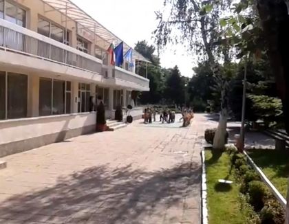 Снежанка срещна звезда на „Ботев” на бал на приятелството