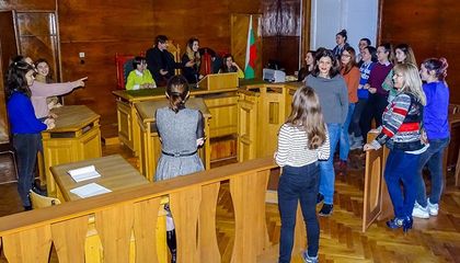 Ученици ще участват в симулиран наказателен процес в Русе