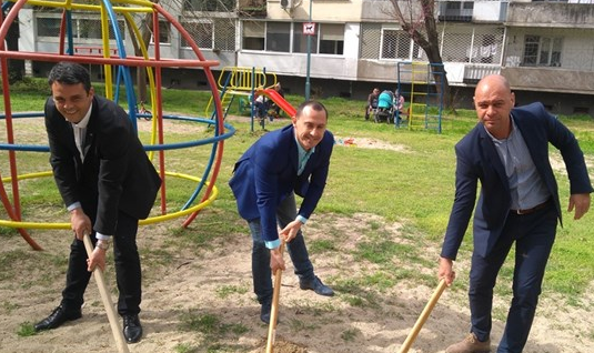 Родители издействаха с подписка две нови детски площадки в центъра на Пловдив