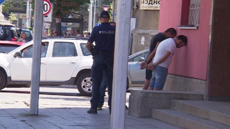 Петима зад решетките след акция срещу наркотици в Пловдив и региона!