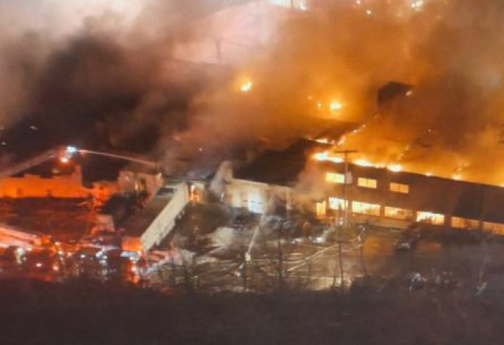 Жесток пожар в склад за ковчези