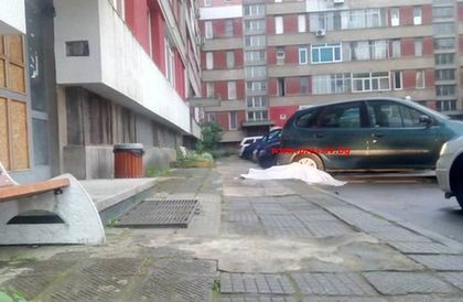ВИДЕО/18+: Строителят от Велинград полетял от 5-ия етаж! Убит ли е, или е самоубийство?