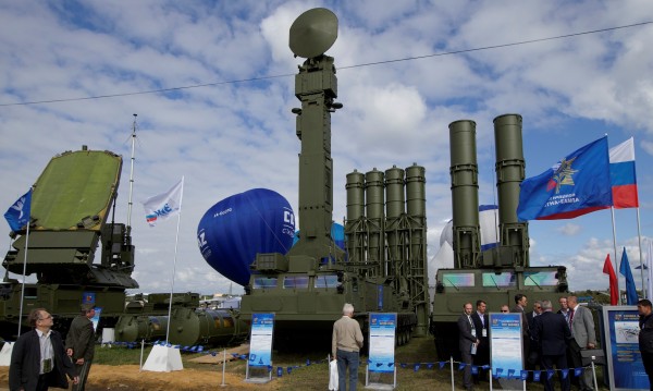 Кремъл: Доставката на С-300 в Сирия не е срещу трета страна