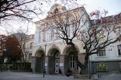 До 500 лева коледни премии за учителите в големите школа